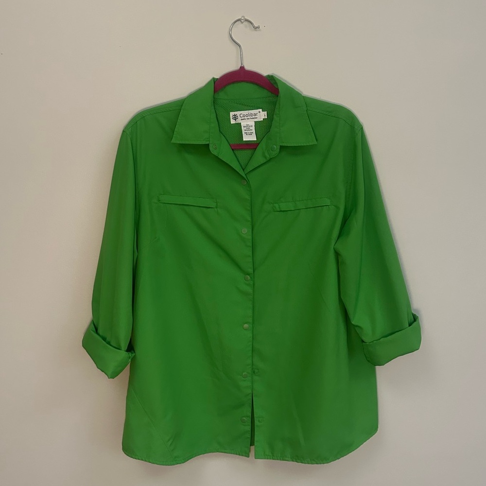 Green Button up Coolibar Fishing shirt with Zip up Pockets